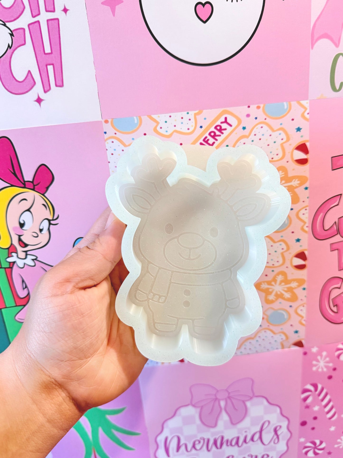 Reindeer with a scarf mold