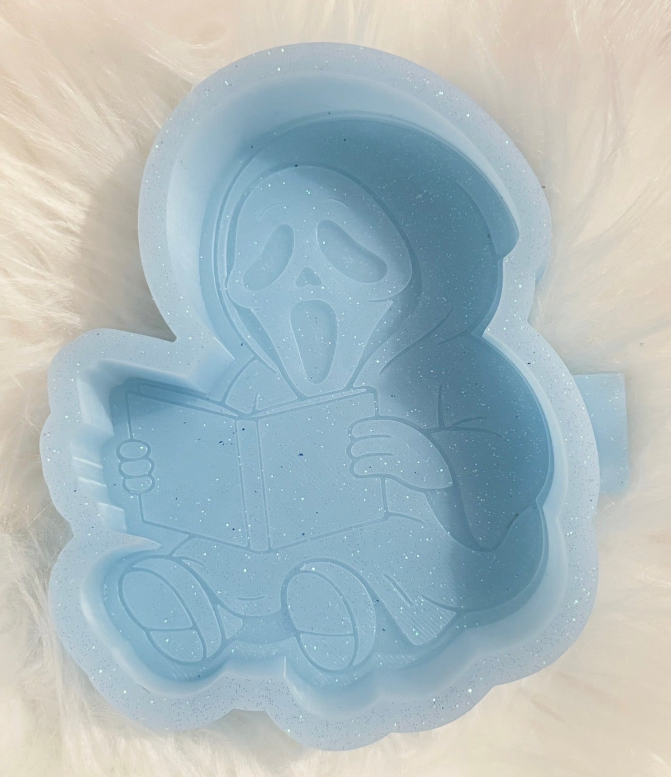 Ghostface reading mold