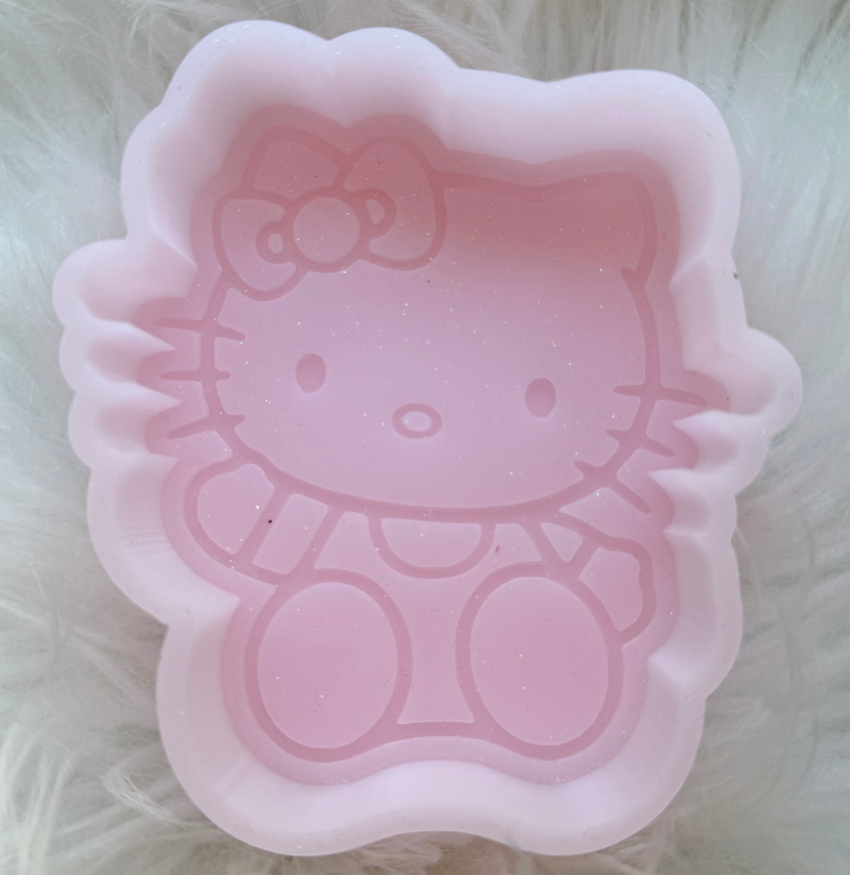 Hello Kitty waving